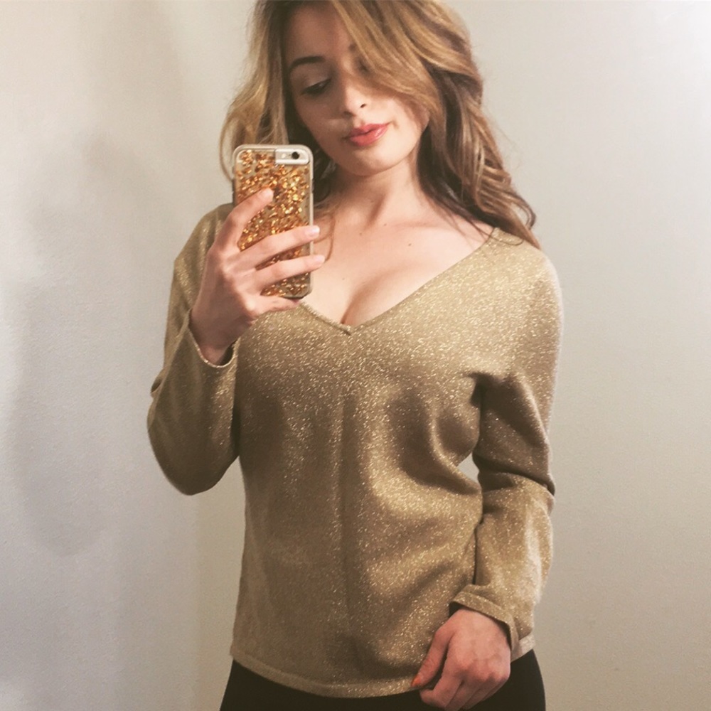 Soft and Sultry Gold Reflect Top💋